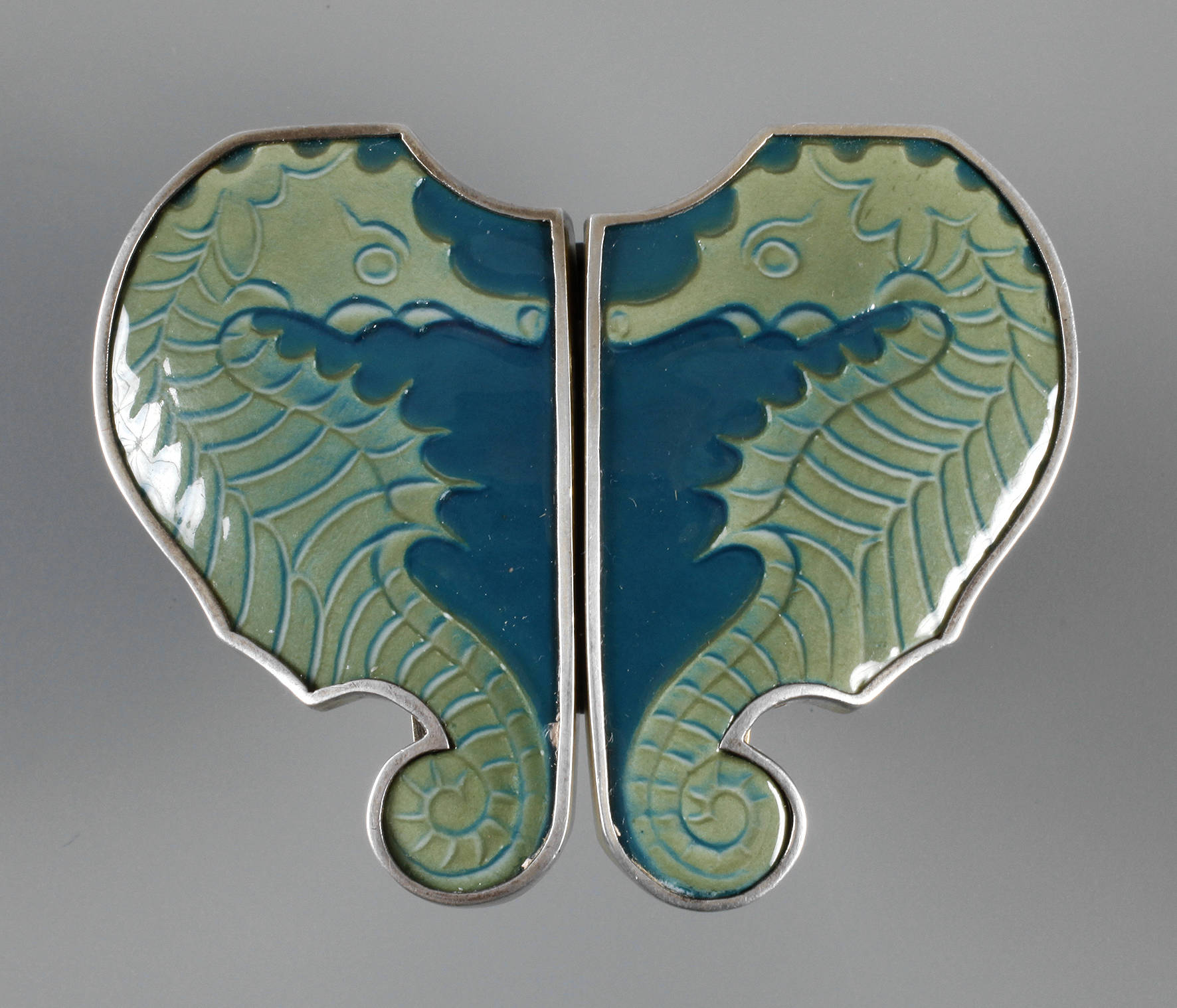 Meissen seltene Gürtelschließe Pâte sur pâte-Malerei