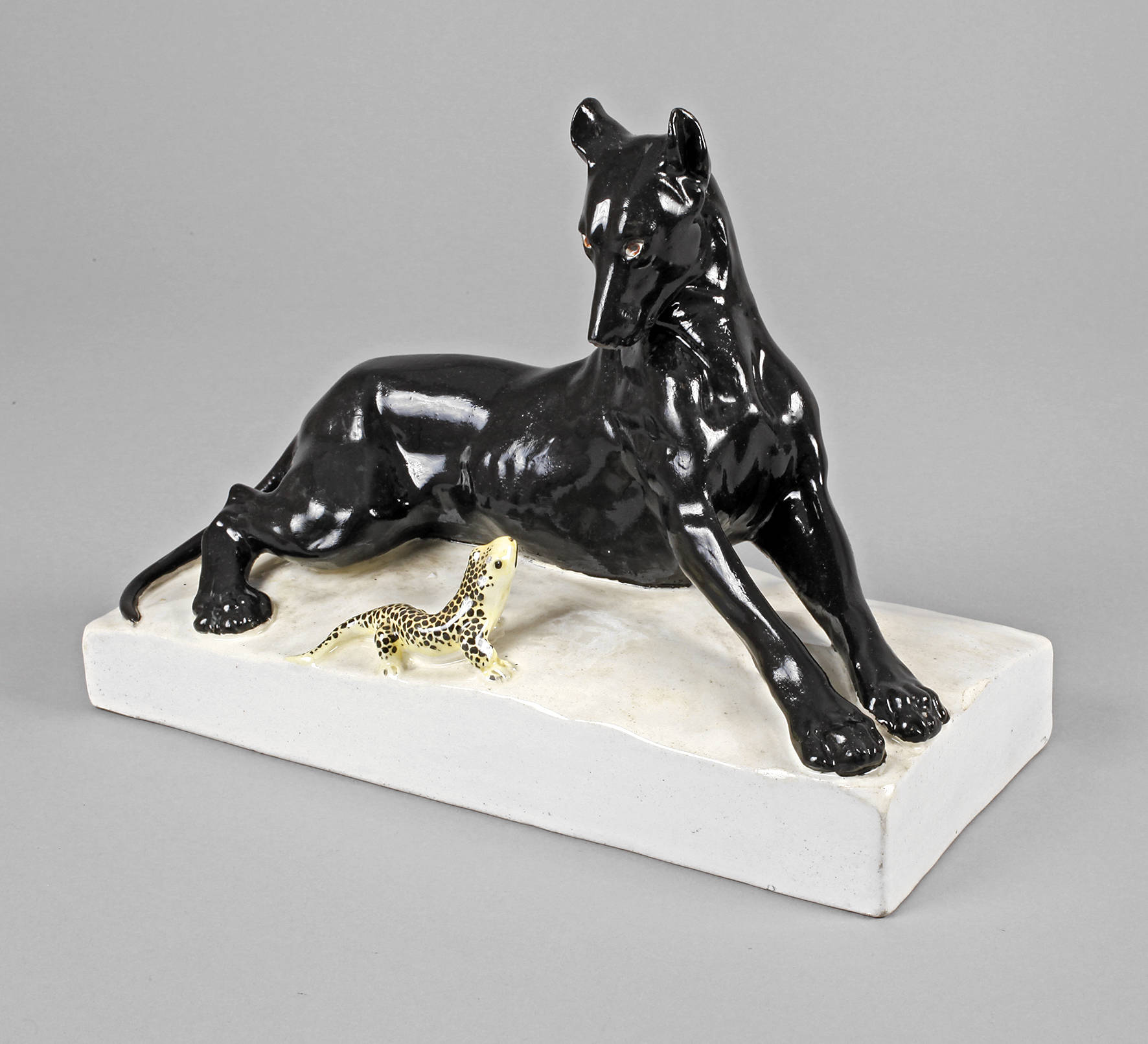 Goldscheider Wien Hund und Echse