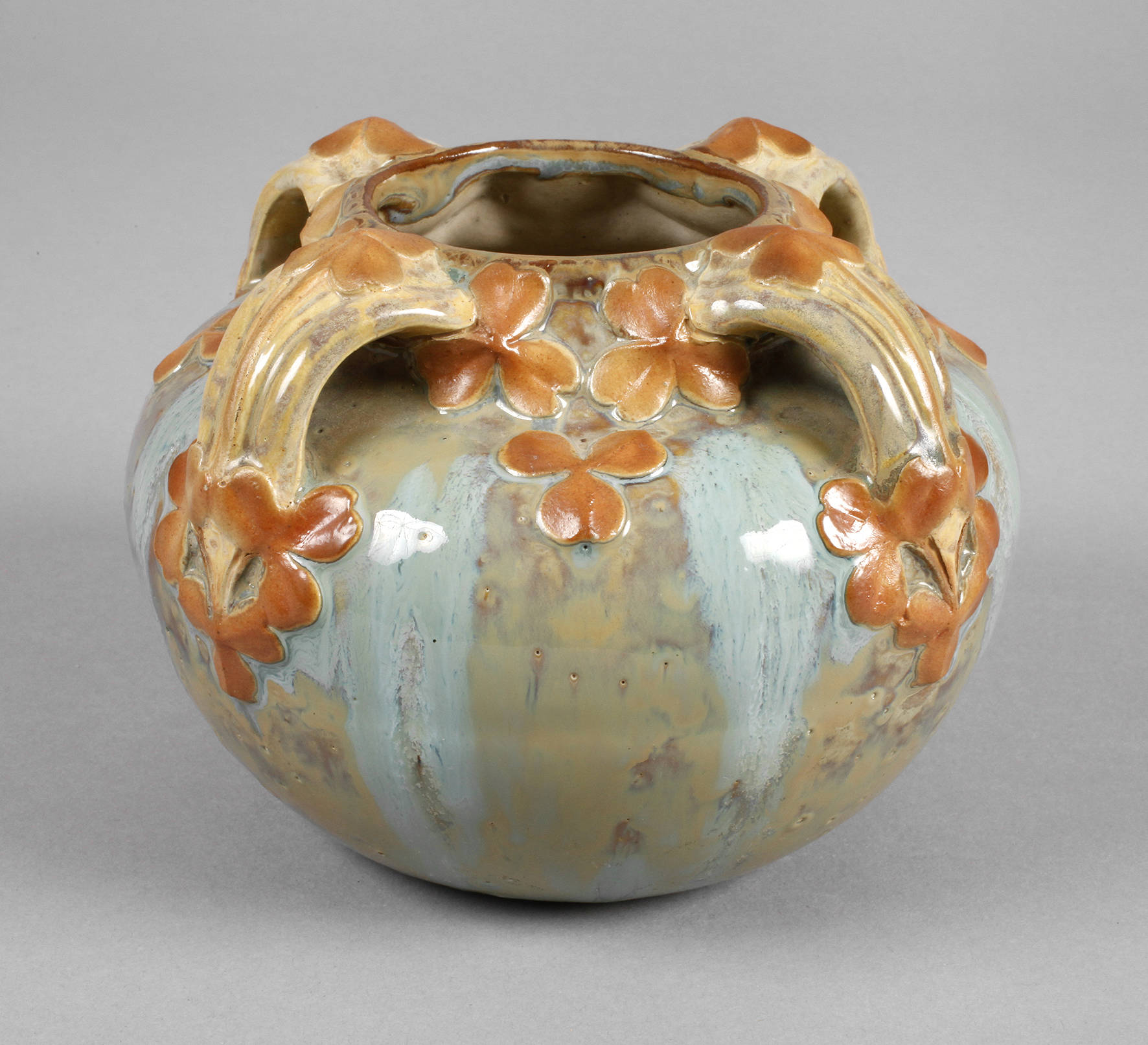 Pierrefonds Vase Kleeblattdekor