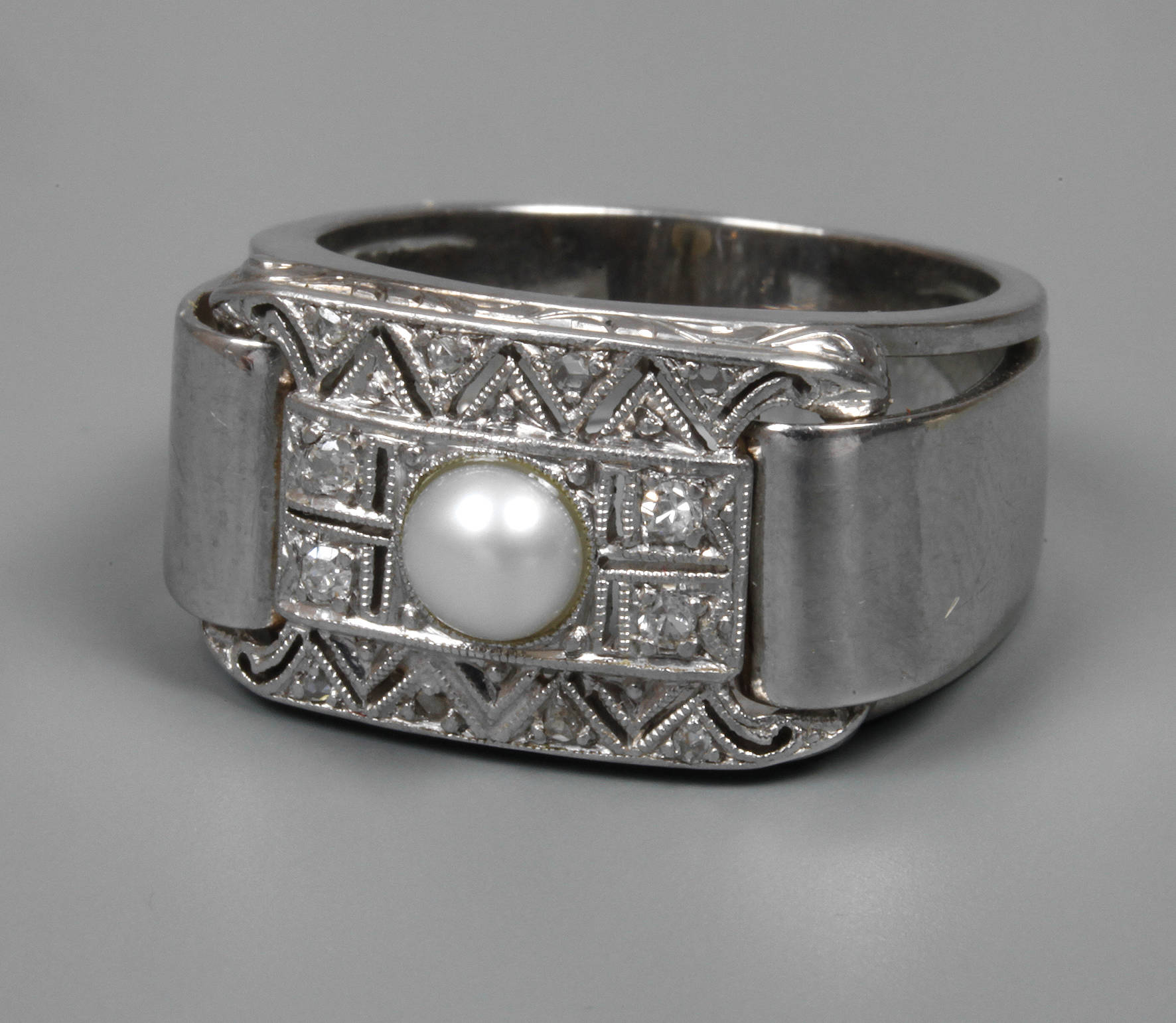 Platinring mit Diamanten und Perle