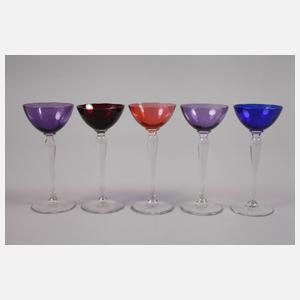 Zwölf Likörgläser