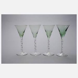 Zwölf Likörgläser