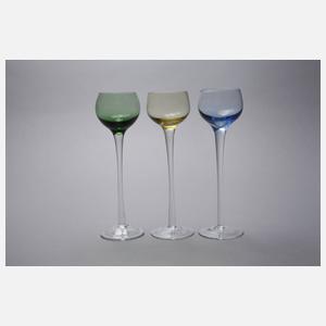 Zwölf Likörgläser