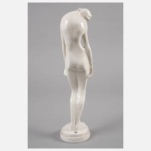 Passau stehender weiblicher Akt