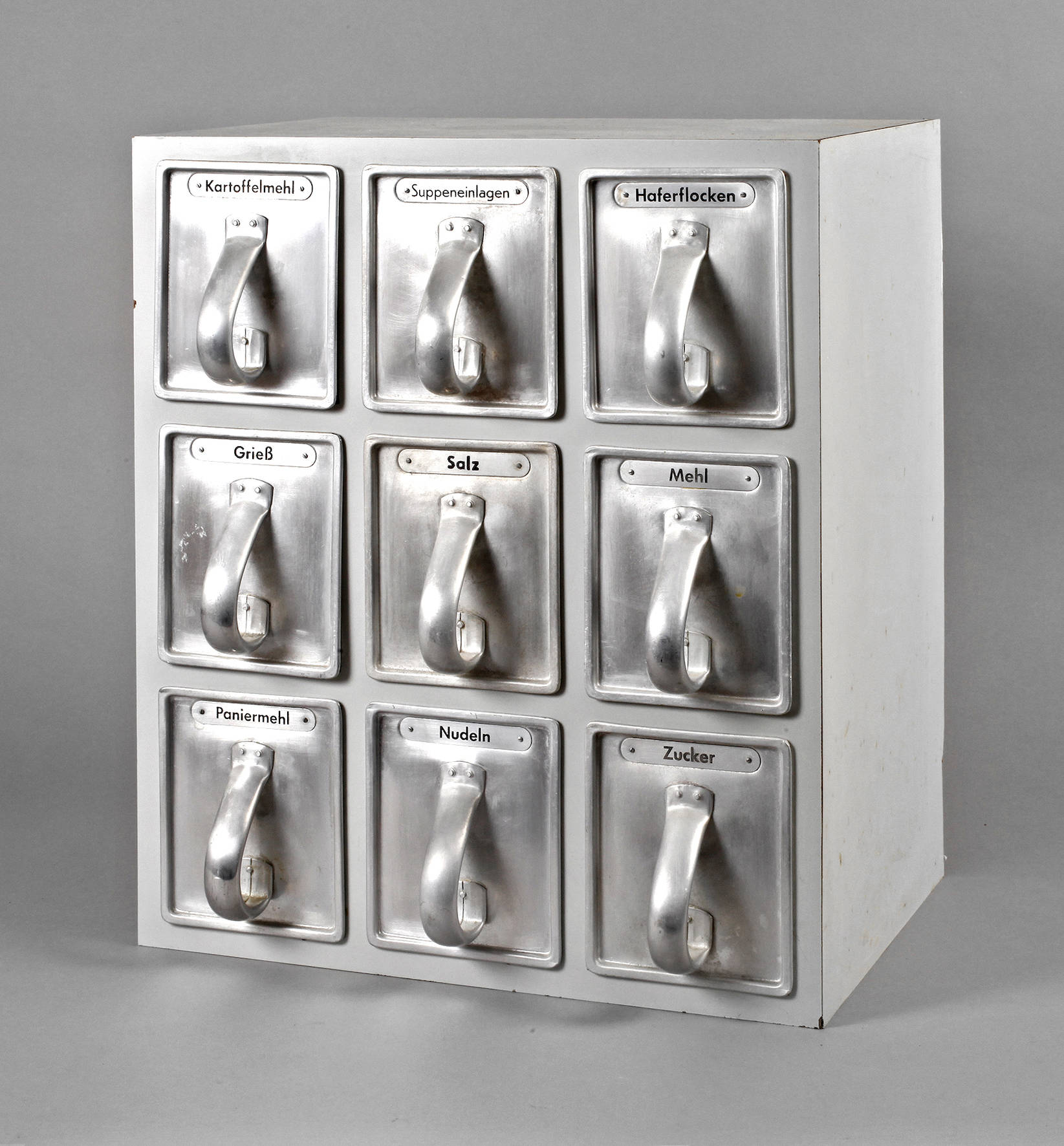 Schüttenregal Margarete Schütte-Lihotzky