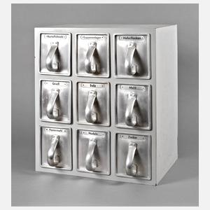 Schüttenregal Margarete Schütte-Lihotzky