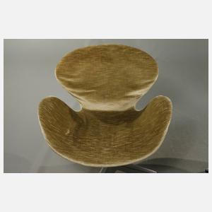 Drei Swan-Chairs Arne Jacobsen