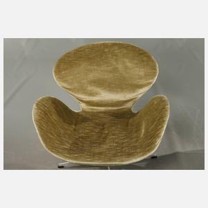 Drei Swan-Chairs Arne Jacobsen