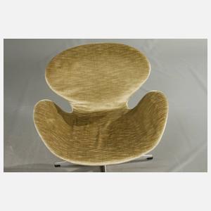 Drei Swan-Chairs Arne Jacobsen