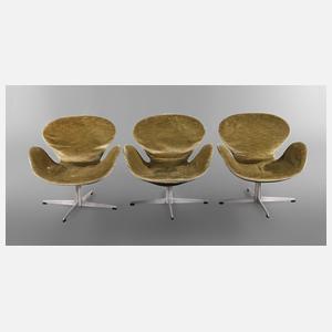 Drei Swan-Chairs Arne Jacobsen