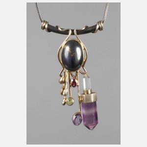 Collier mit Edelsteinbesatz