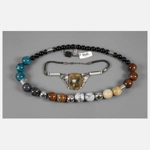 Zwei Colliers