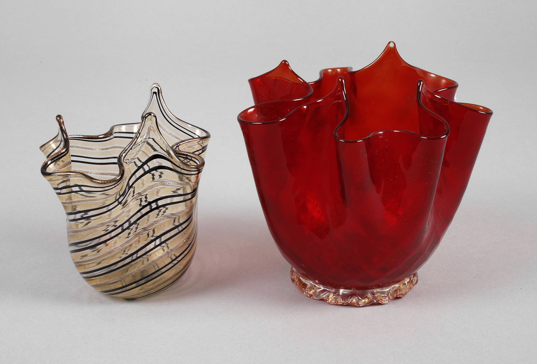 Zwei Taschentuchvasen