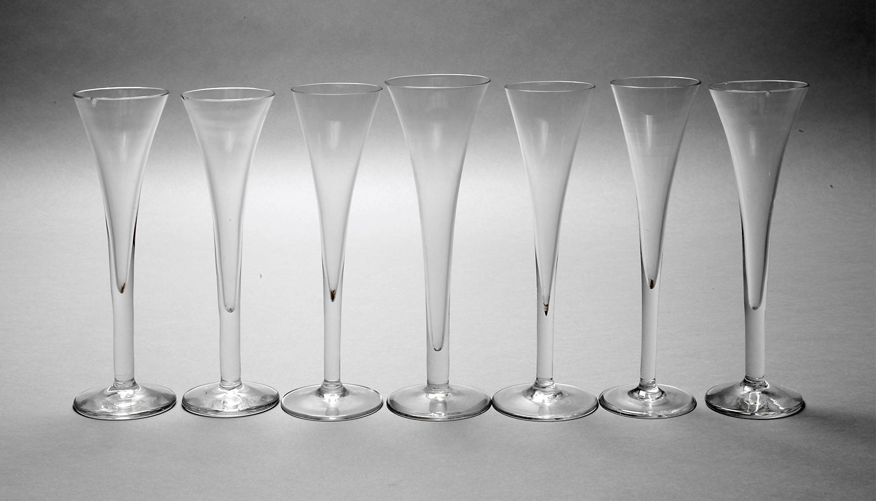 Sieben Sektflöten Biedermeier