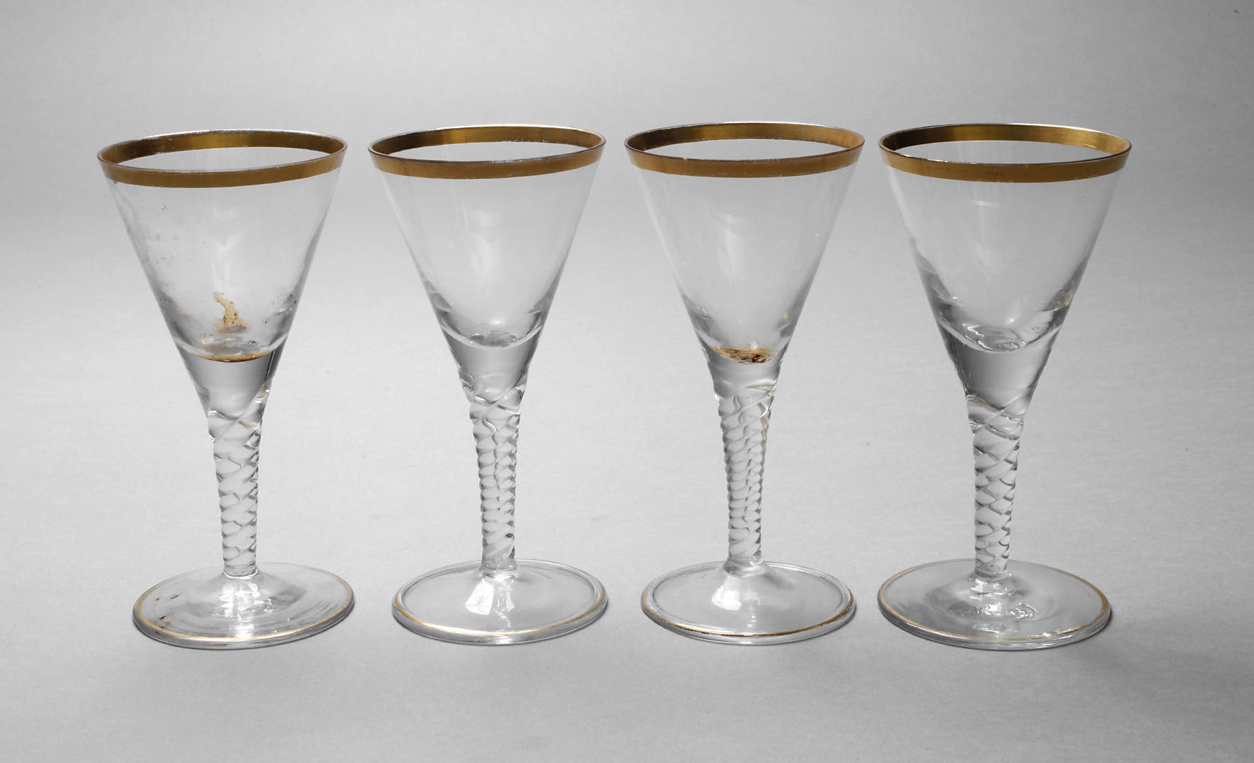 Vier Kelchgläser