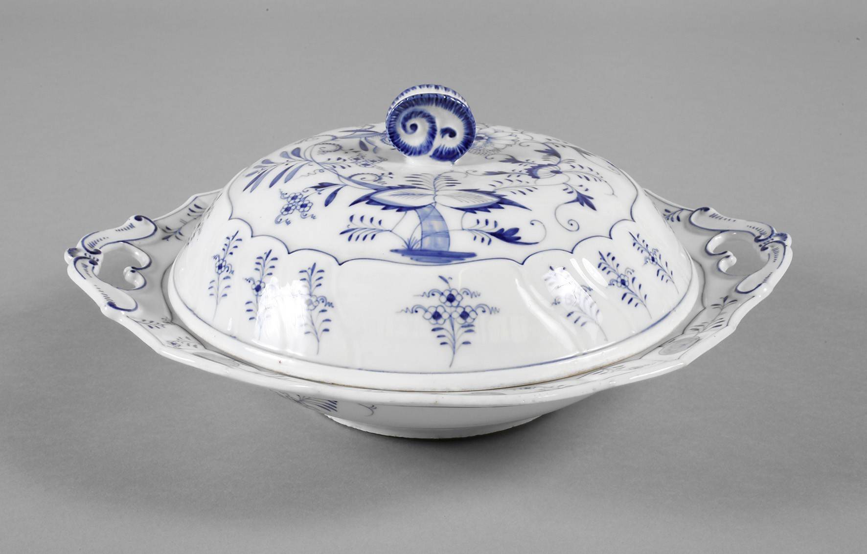 Thüringen Deckelterrine Zwiebelmuster