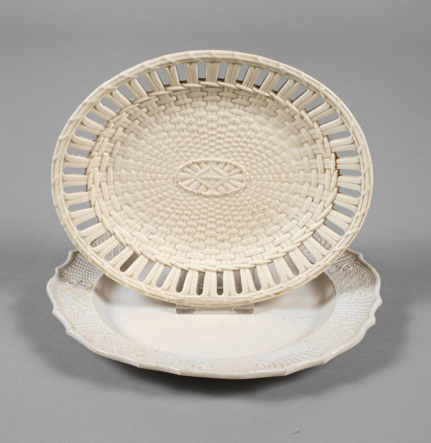 Zwei Steingutteller Historismus