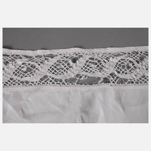 Mitteldecke mit Häkelspitze