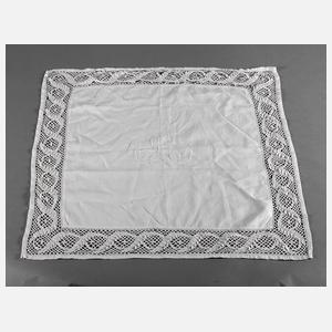 Mitteldecke mit Häkelspitze