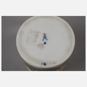 Meissen Tasse mit Hühnermotiv