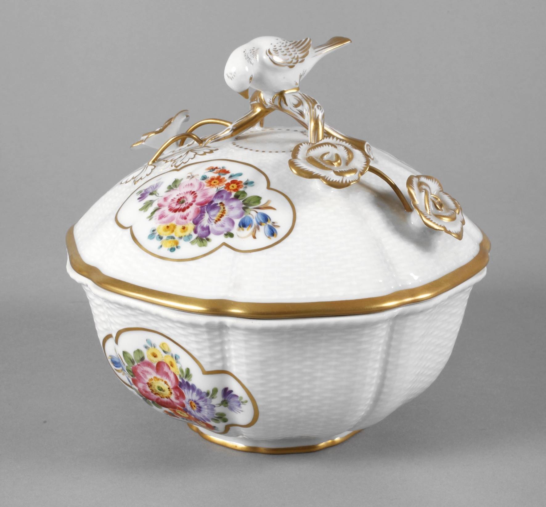 Deckeldose mit Vogelknauf