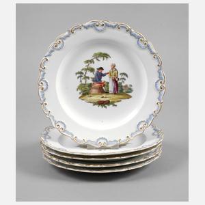 Meissen fünf Teller mit barocken Szenen