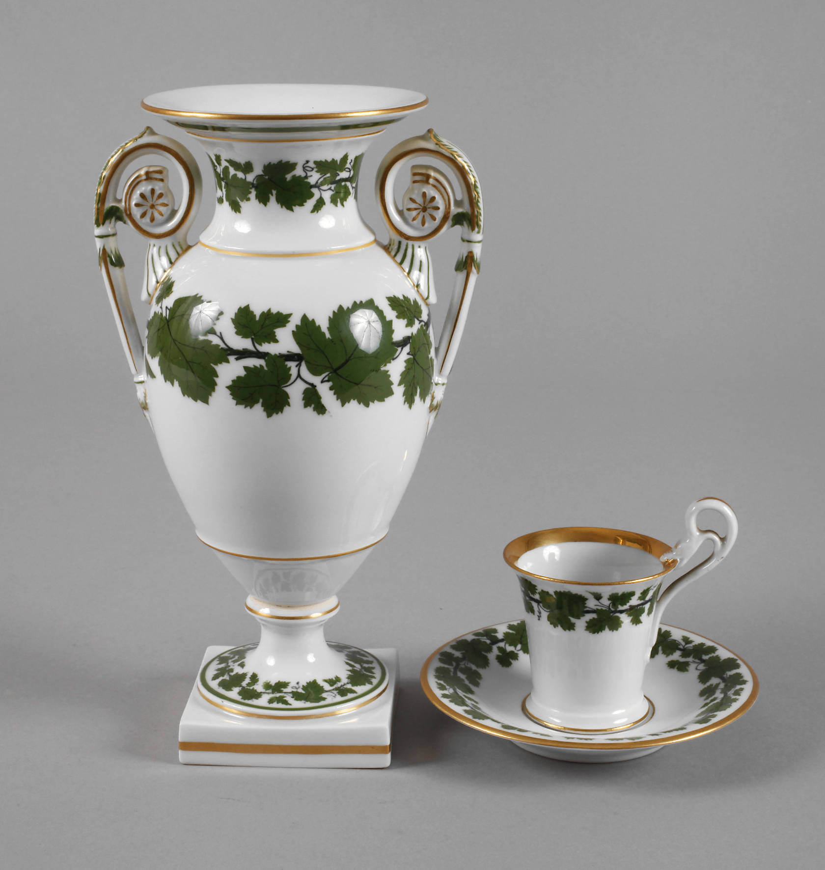 Meissen Vase und Mokkatasse Weinlaub