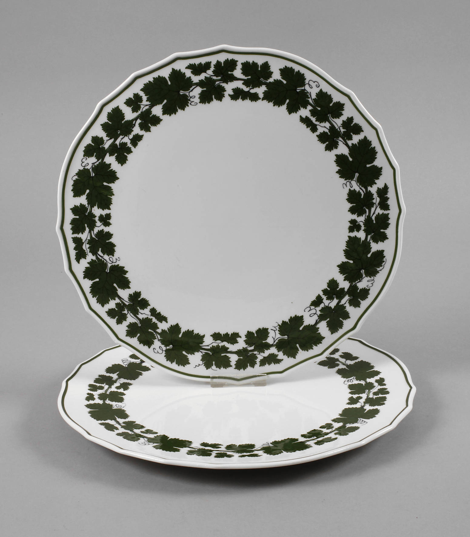 Meissen zwei Tortenplatten Weinlaubdekor