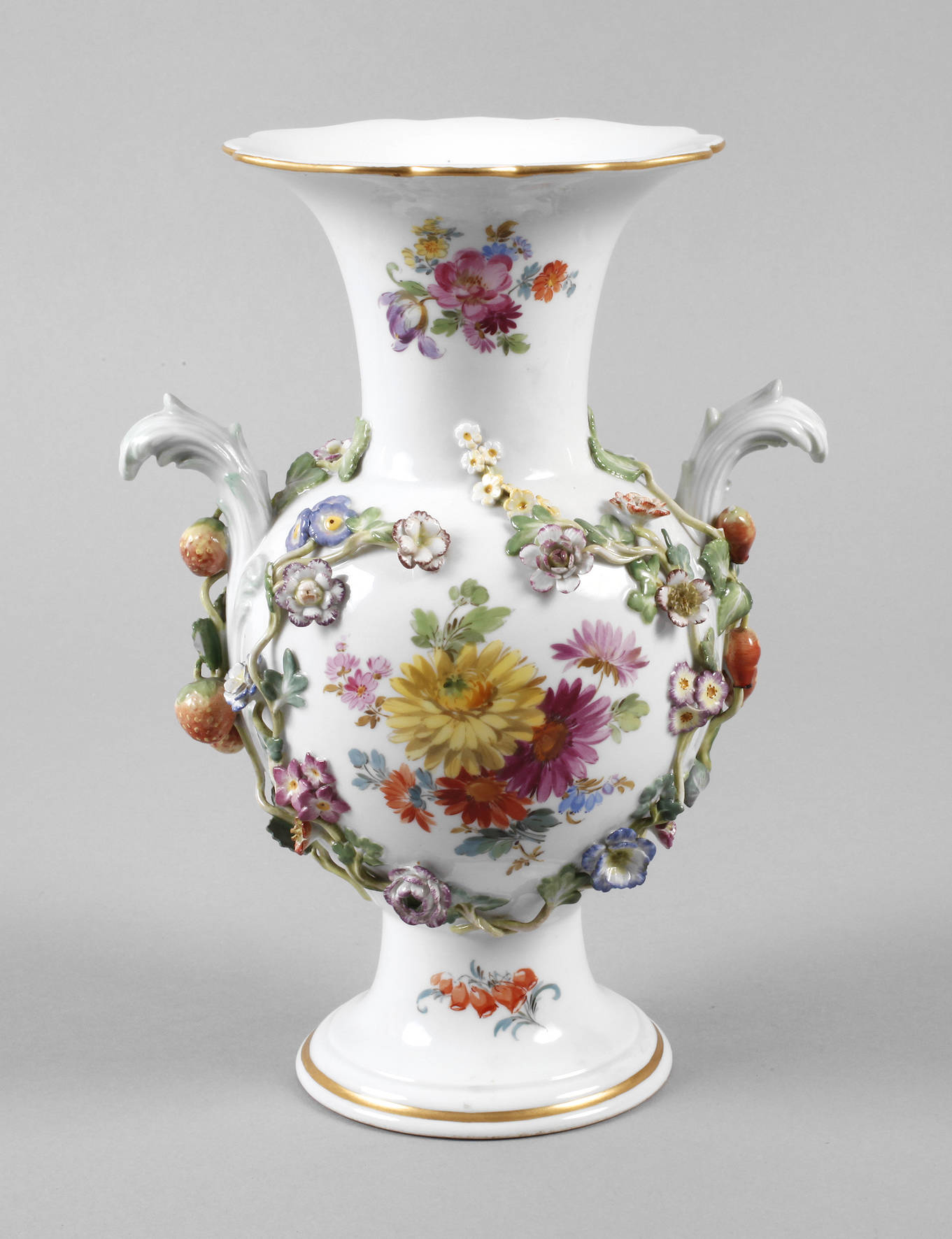 Meissen Vase plastische Blütenranken