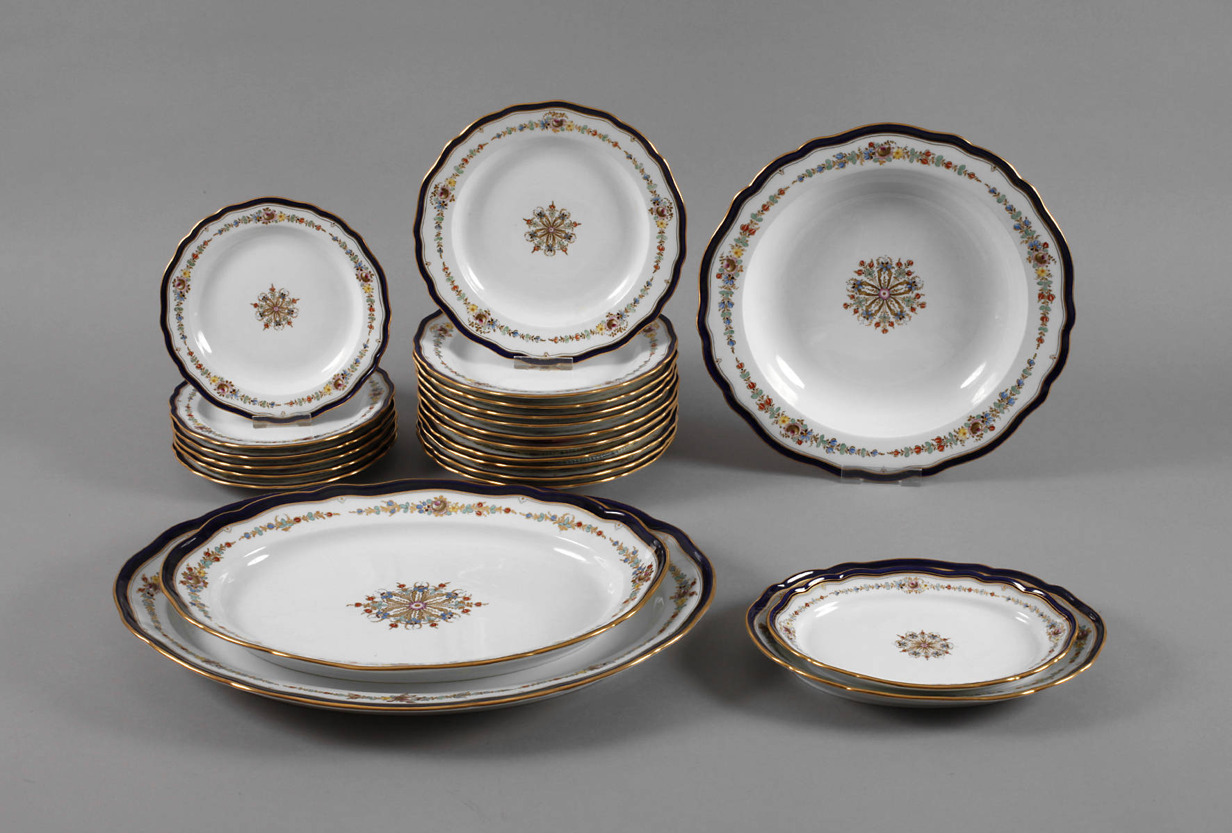 Meissen Service mit Kobaltrand