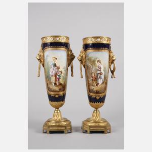 Paar große Vertikovasen Fanny Guinier