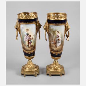 Paar große Vertikovasen Fanny Guinier