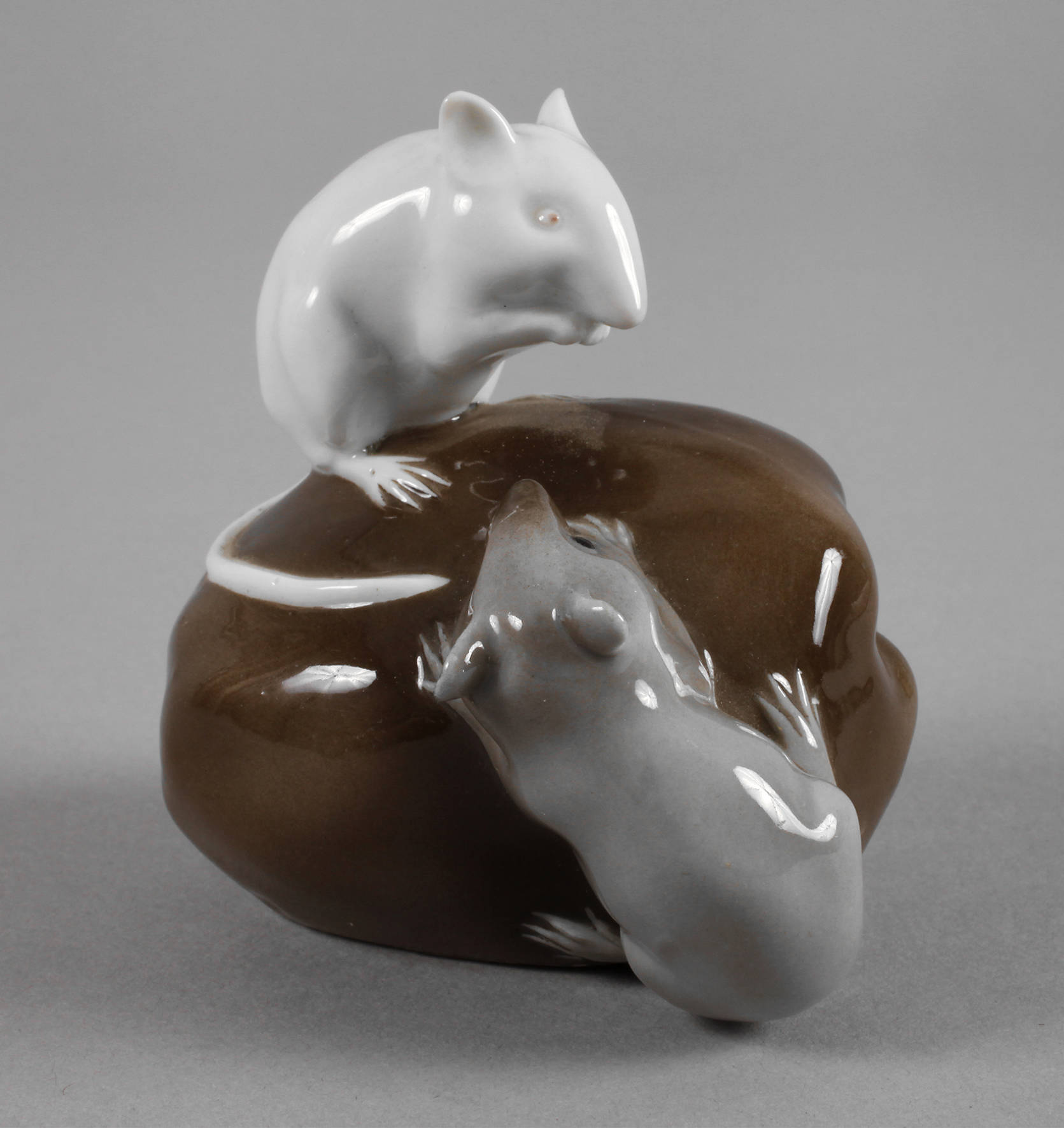 Schierholz Plaue zwei Mäuse am Felsen