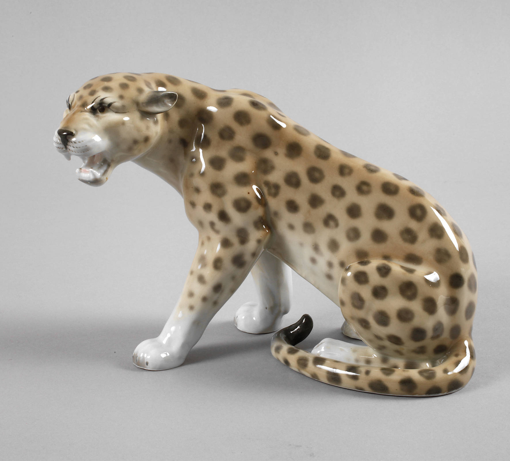Schaubachkunst sitzender Leopard