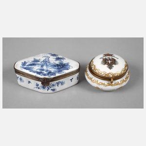 Zwei kleine Pillendosen