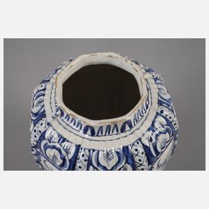 Frankfurter Fayencevase