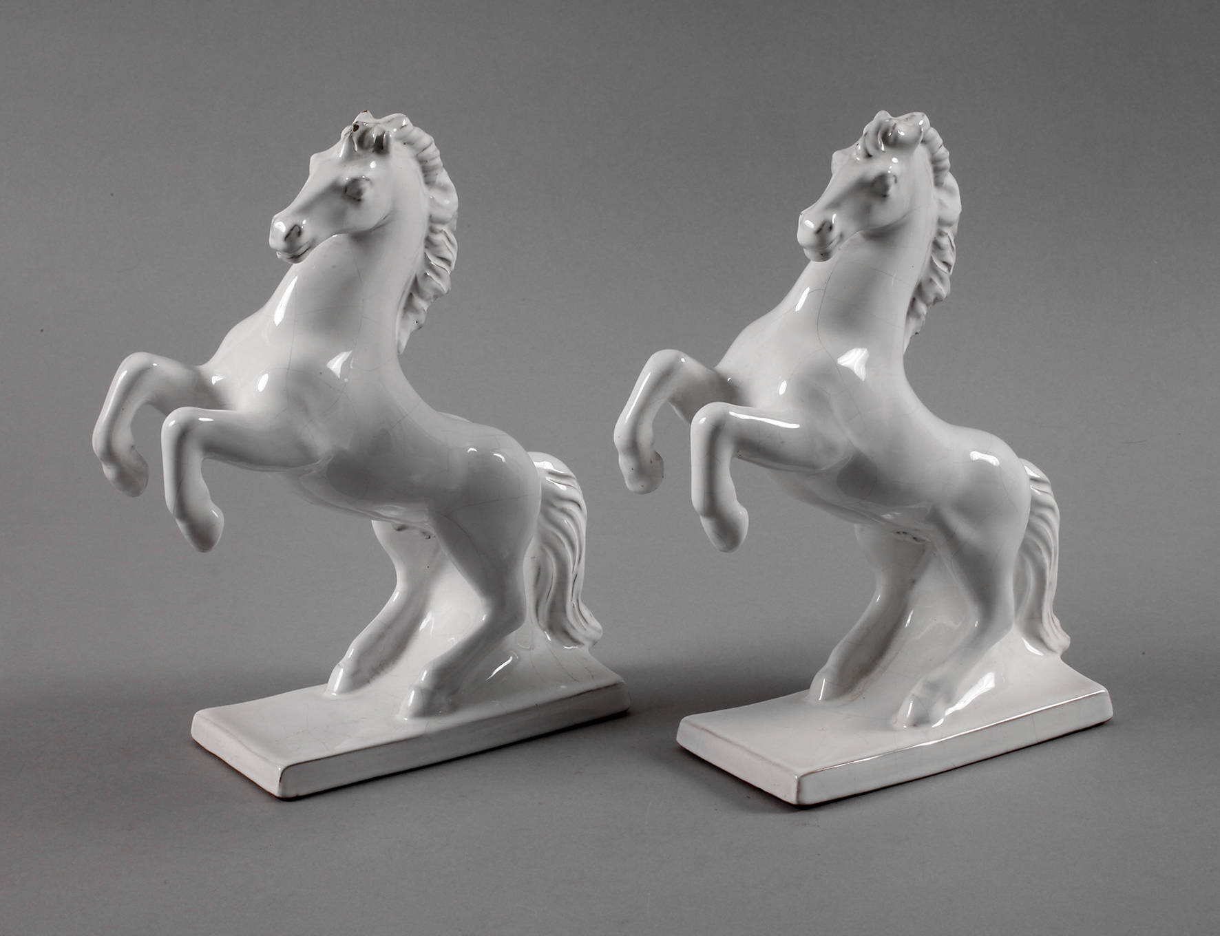 Paar springende Pferde