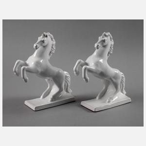 Paar springende Pferde