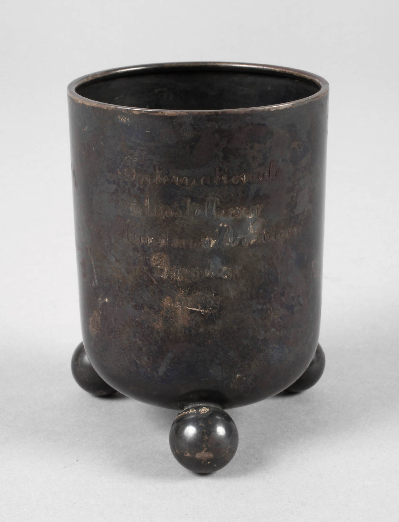 Kugelfußbecher Silber