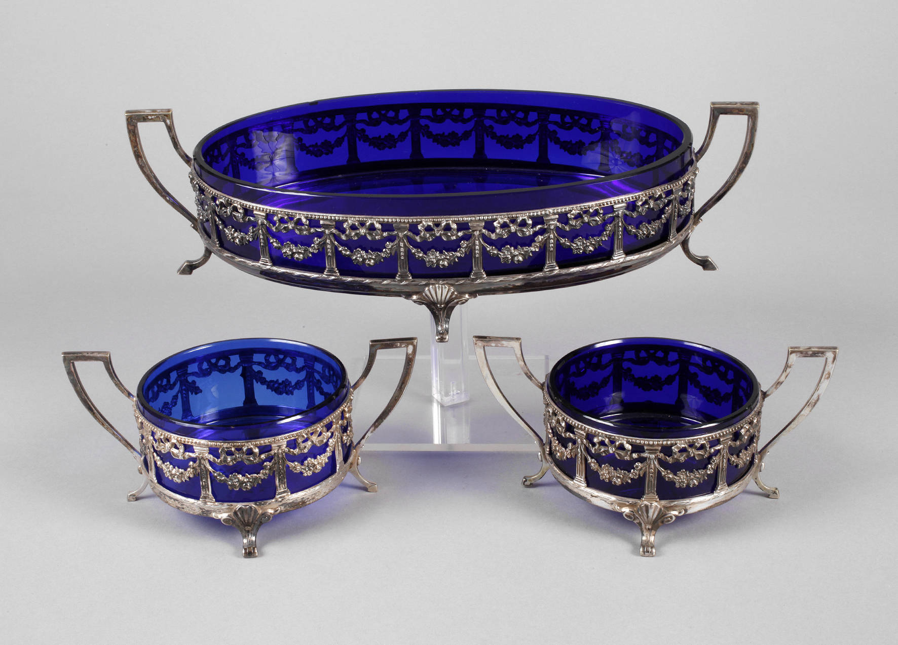 Drei Silberschalen mit Glaseinsätzen