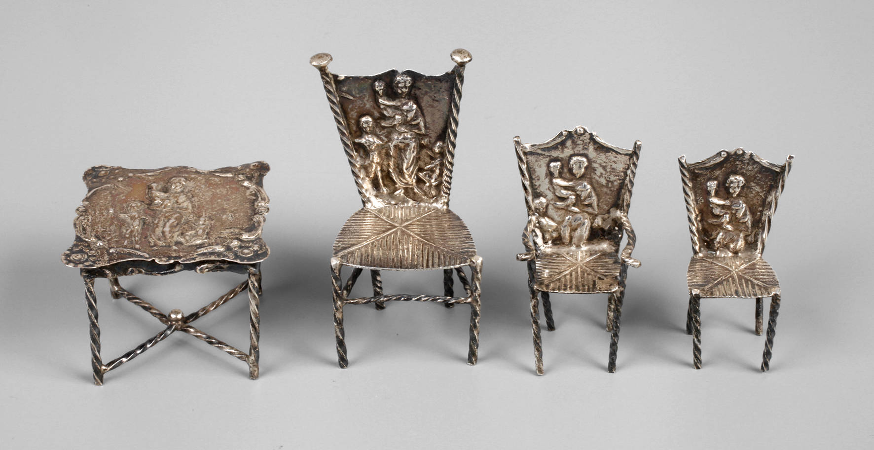 Vier Kleinmöbel Silber