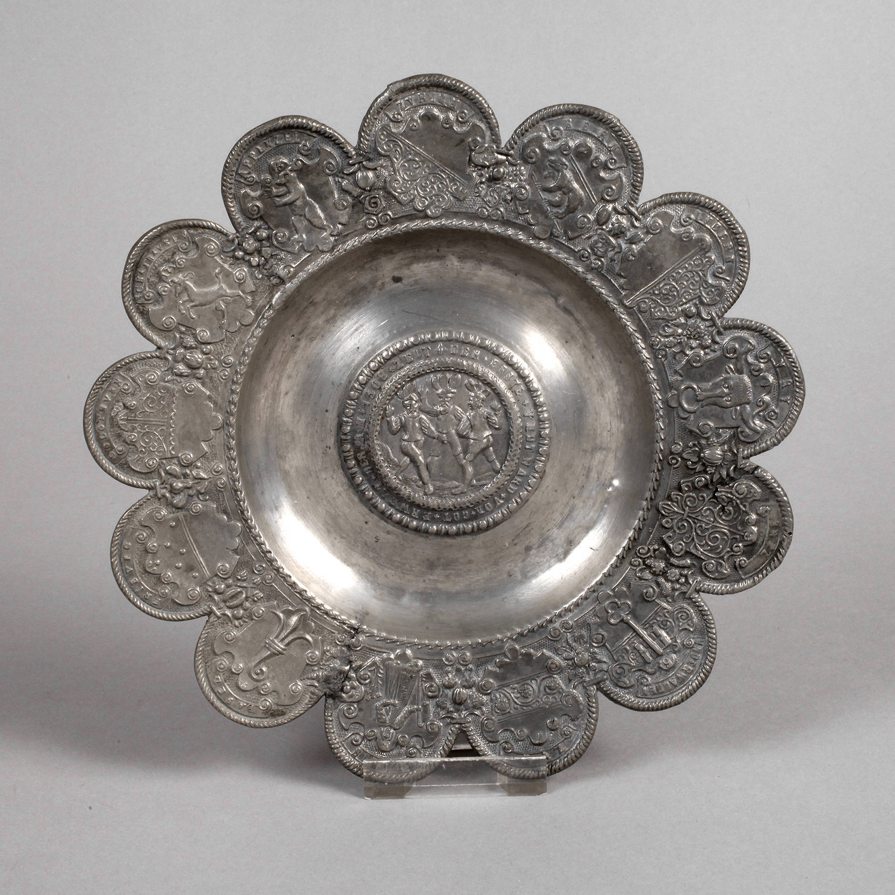 Schweizer Reliefteller Zinn