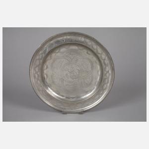 Drei Zinnteller aus Adelsbesitz