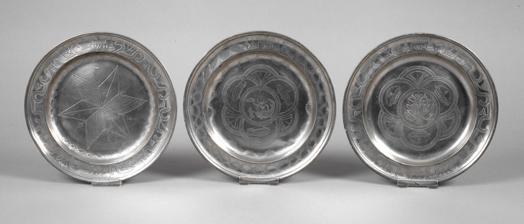Drei Zinnteller aus Adelsbesitz