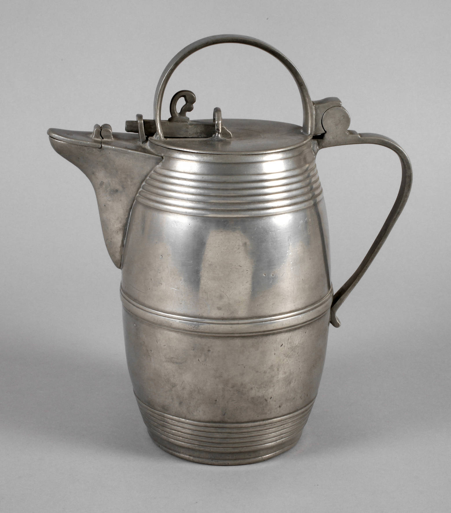 Fassförmige Riegelkanne