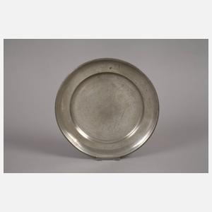 Fünf sächsische Zinnteller