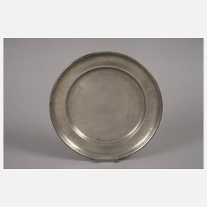 Fünf sächsische Zinnteller