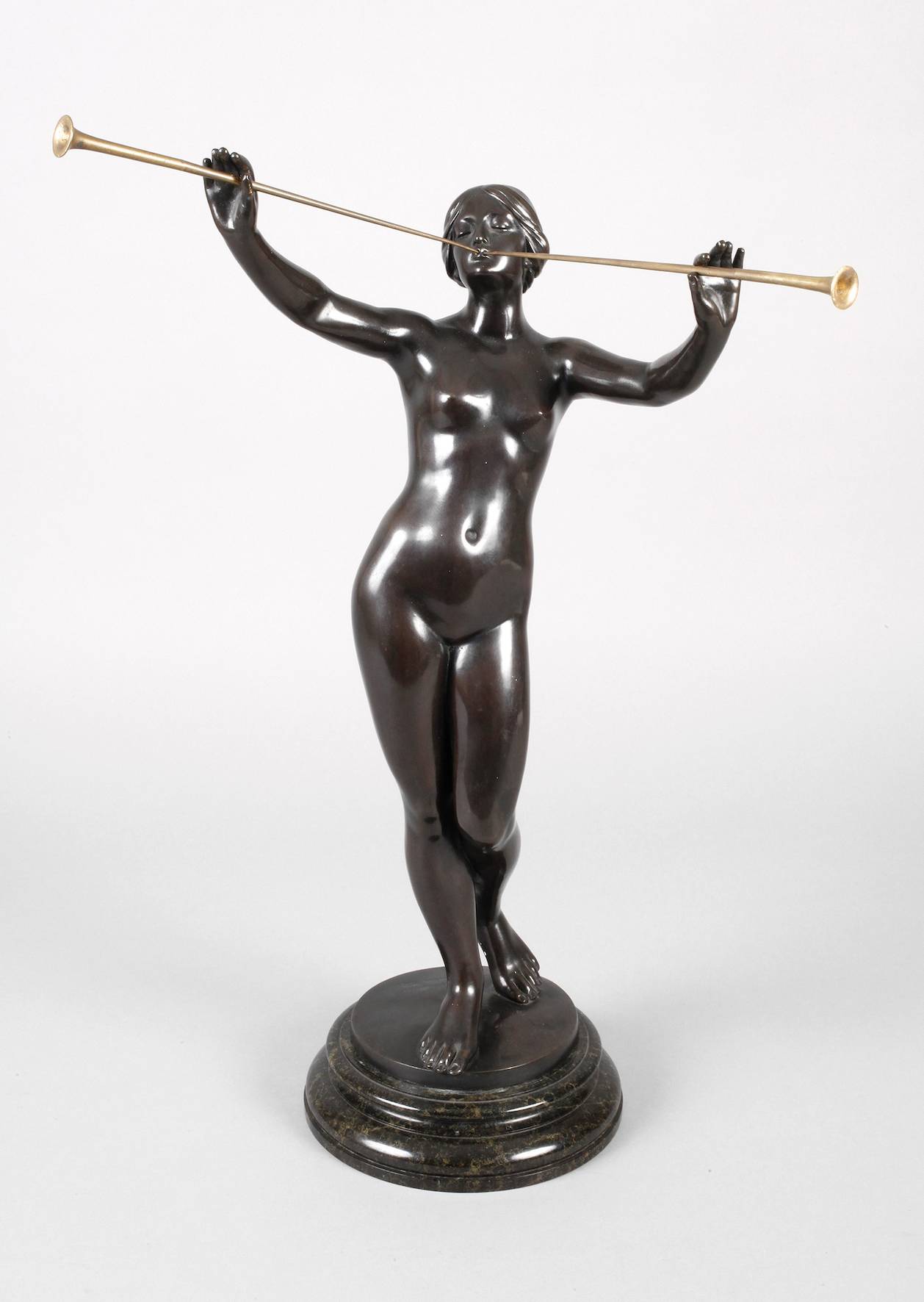 Eugen Schlipf, Fanfarenbläserin