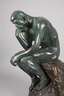 Große Bronzefigur, ”Der Denker”