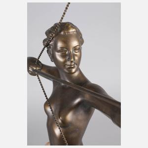 Damenakt als Bogenschützin